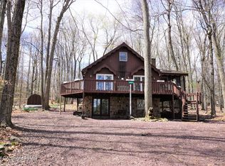 147 Cottontail Ln, Pocono Lake, PA 18347