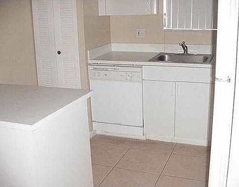 5th image of 6900 SW 39th St APT 208