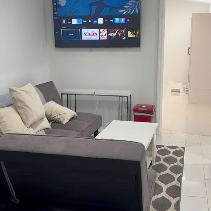 2nd image of 121 N 52nd Ave #2