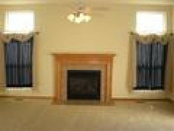 3rd image of 250 Linden Cir