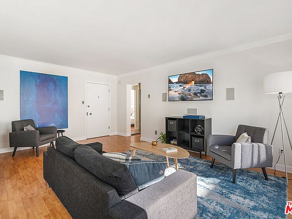 2nd image of 960 Larrabee St APT 211
