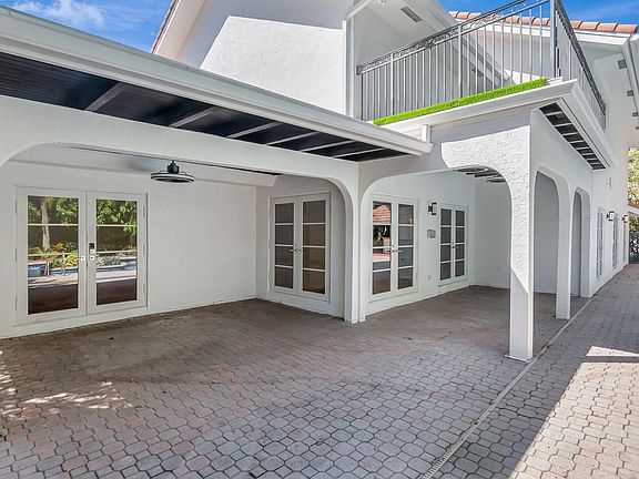 5th image of 930 N Parkside Cir Circle N
