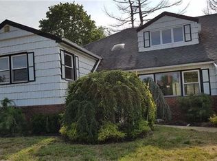2806 Harbor Rd, Merrick, NY 11566