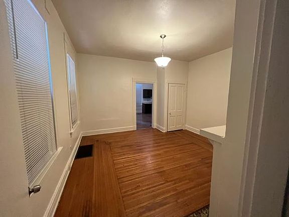 5th image of 1044 Rosemont Ave #1