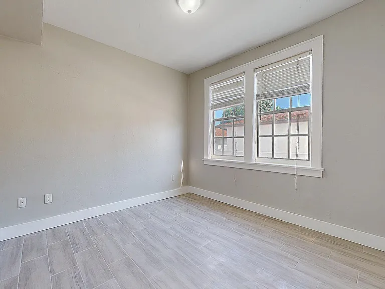 433 NW 25th Ave — Photo 14