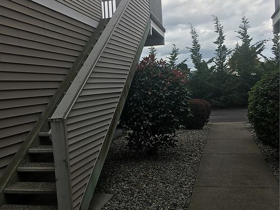 3rd image of 1002 9th Ave SE APT G204