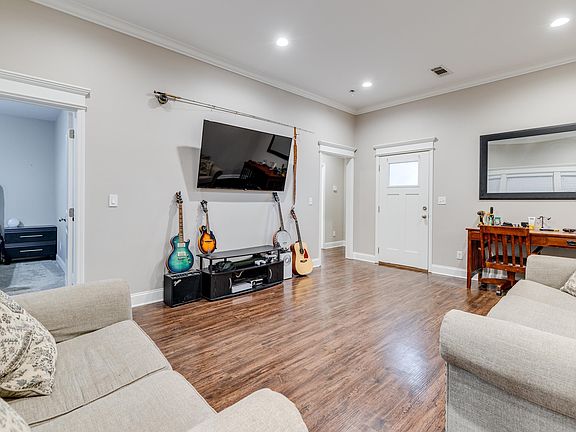 4th image of 122 Yellow Pine Dr