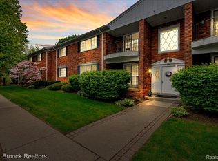 1711 Huntingwood Ln APT C, Bloomfield Hills, MI 48304