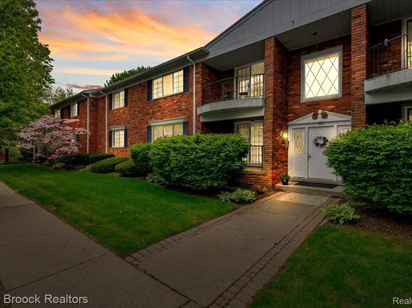 1711 Huntingwood Ln APT C, Bloomfield Hills, MI 48304