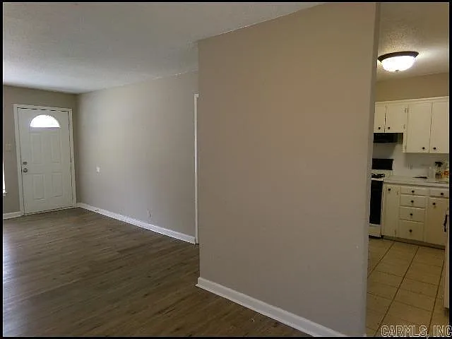 40 Barbara Dr — Photo 5