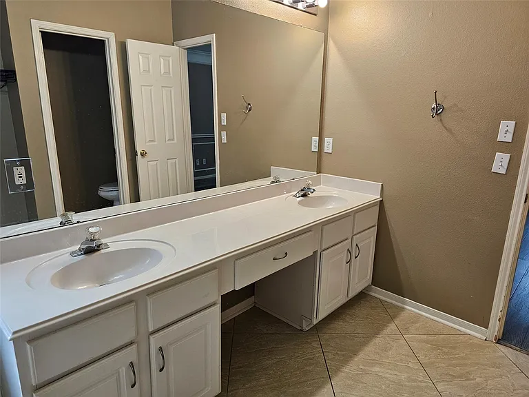 27182 Kings Manor Dr S — Photo 24