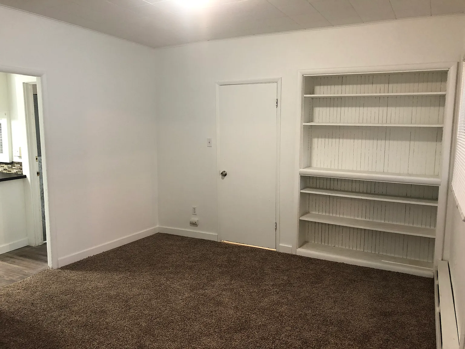 3 bed, 1.5 bath, 1600 sqft, $1,300 — Photo 3