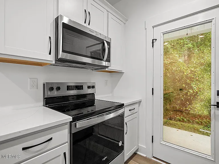 3206 Belmont Cir — Photo 8
