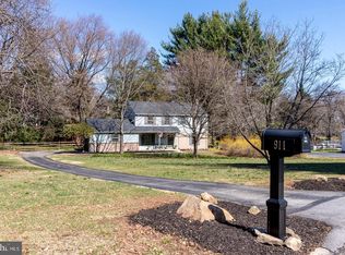 911 Vista Dr, West Chester, PA 19380