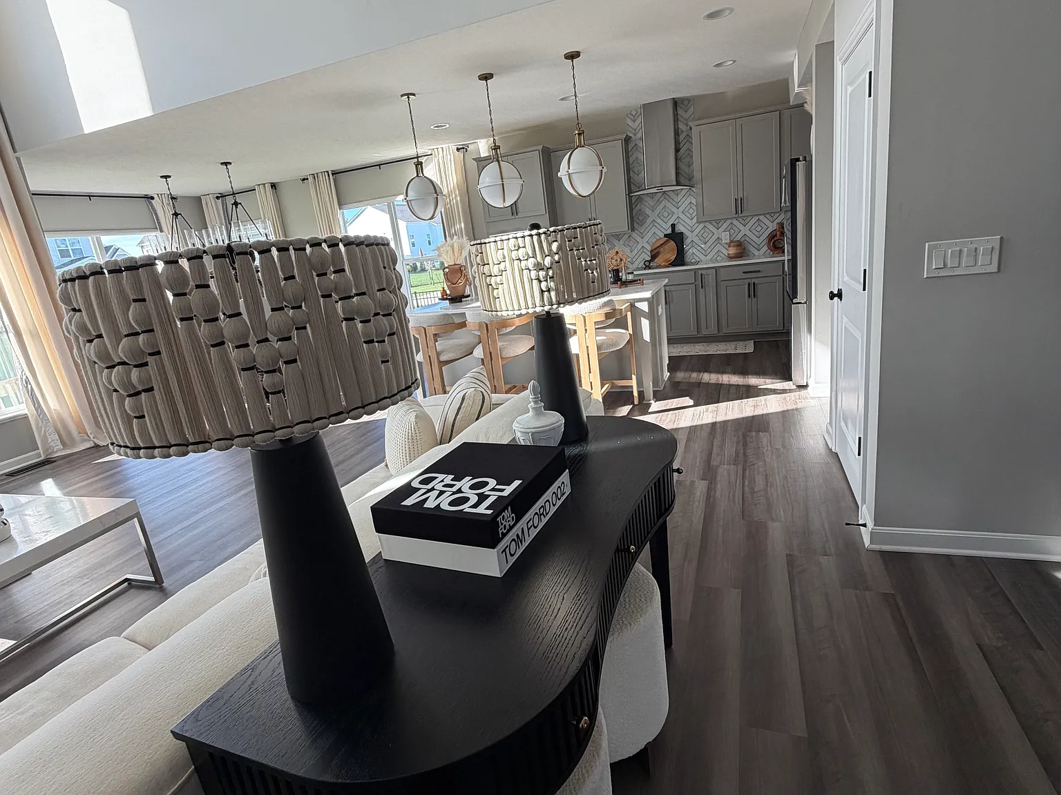 5 bed, 4679 sqft, $4,700 — Photo 2
