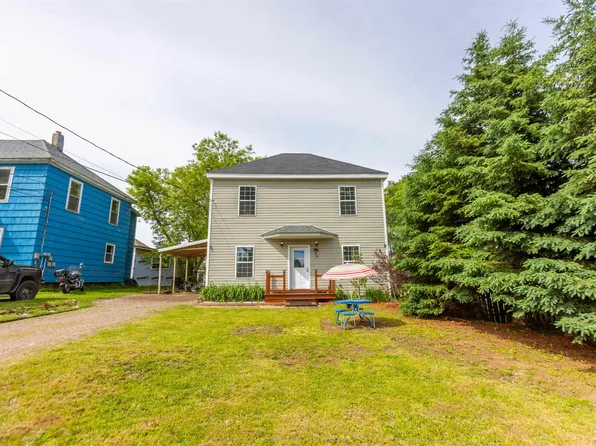 35 Hickman St, Amherst, NS B4H 2M3