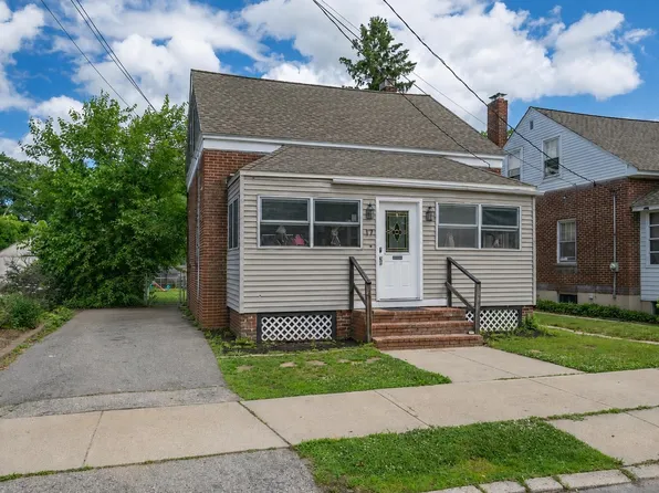 17 Grand Avenue, Nashua, NH 03060