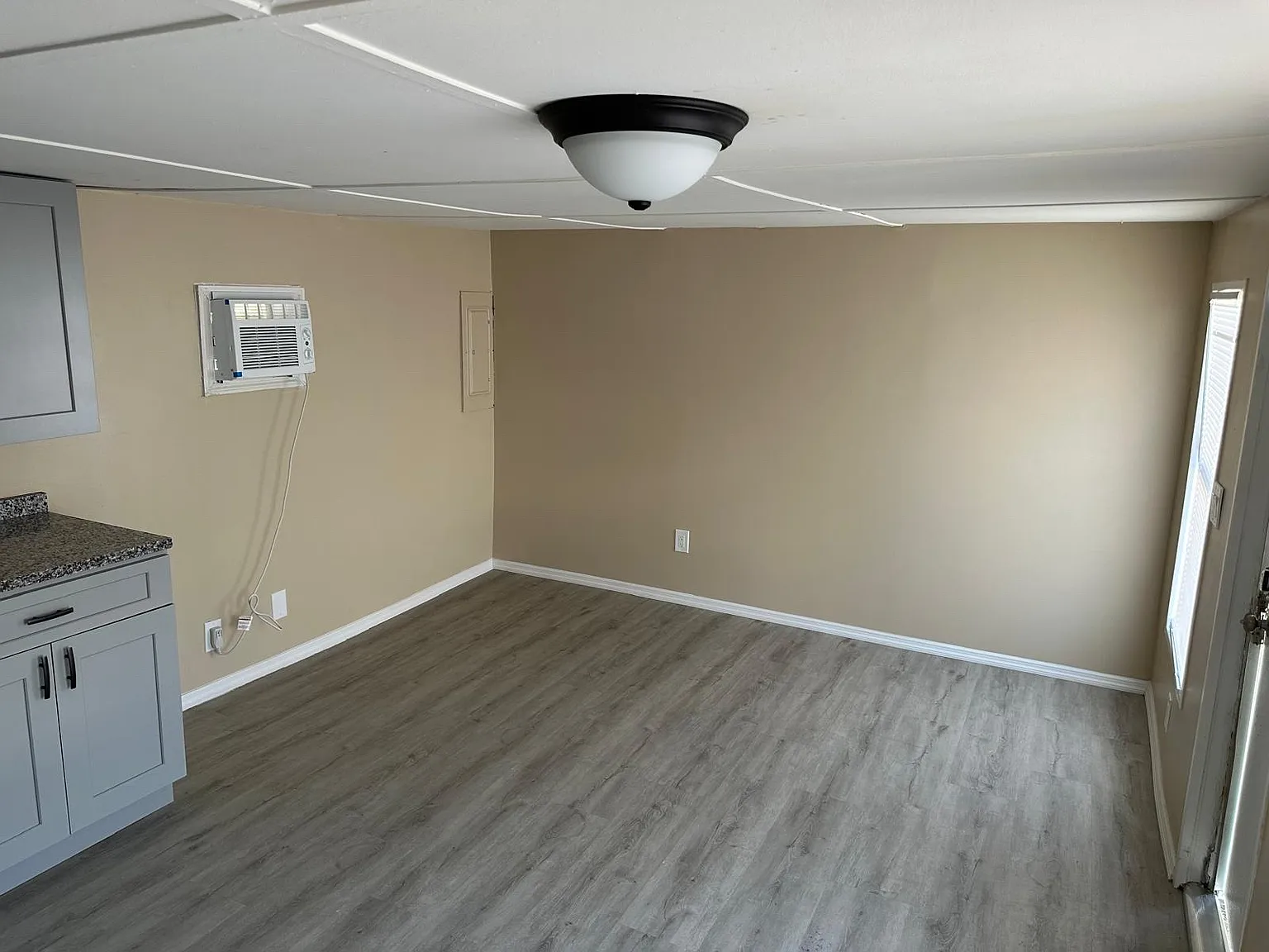 1 bed, 360 sqft, $990 — Photo 2