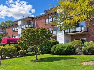 57 Broadlawn Park APT 3A, Chestnut Hill, MA 02467