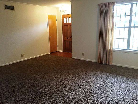 4th image of 2818 Mary Mack Dr
