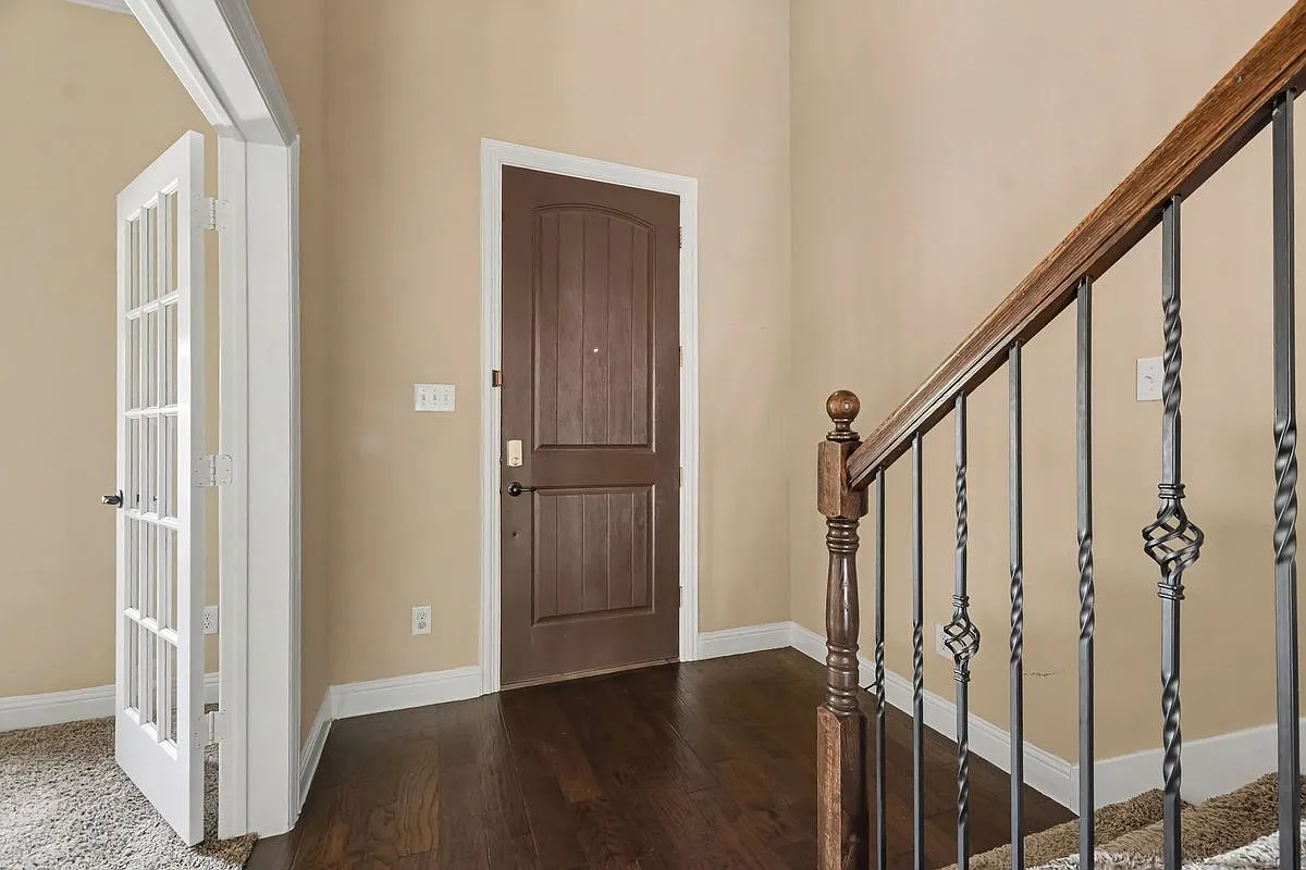 4 bed, 3.5 bath, 2740 sqft, $2,999 — Photo 4