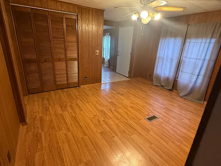 910 N Ealy St — Photo 13