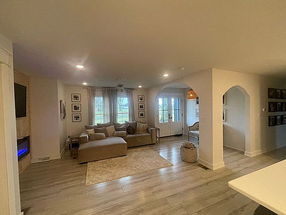 4th image of 14 Honeysuckle Ln