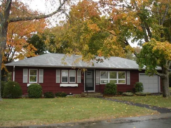30 Farnum Rd, Warwick, RI 02888