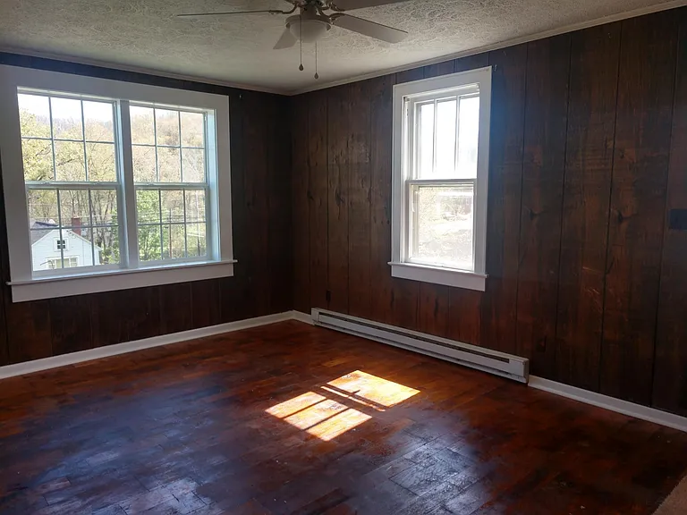 104 Tolbert St — Photo 2