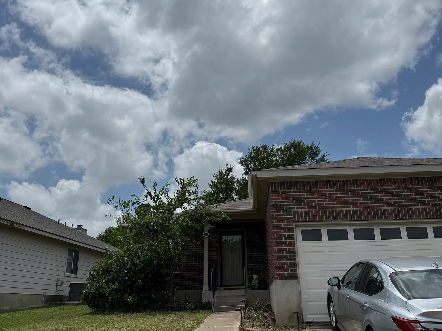 3 bed, 1347 sqft, $2,100 — Photo 2