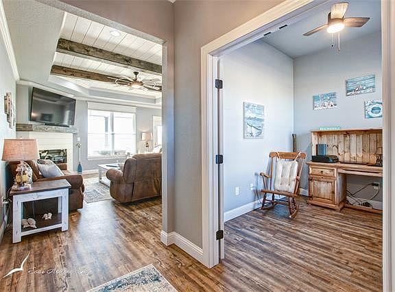 5th image of 207 Blackhawk Dr