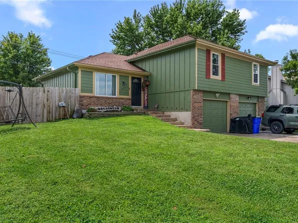 847 E Pinewood St, Gardner, KS 66030