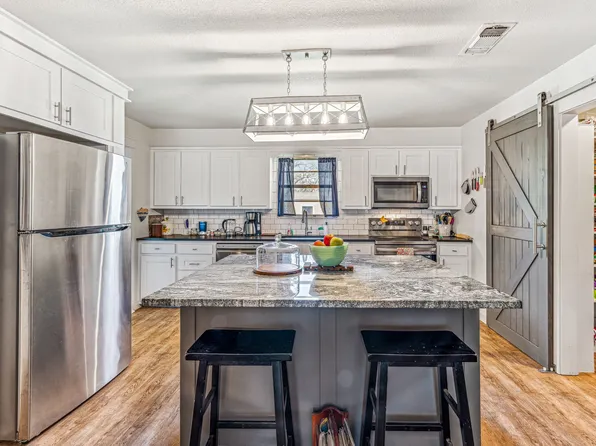 1814 Bronco Rd, Granbury, TX 76049