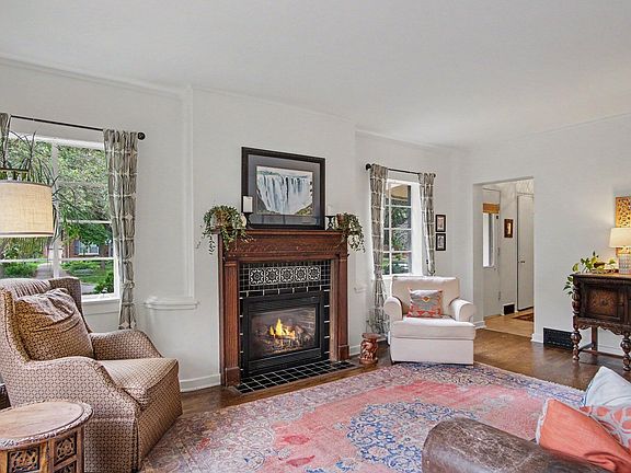 3rd image of 310 Aurora St SE