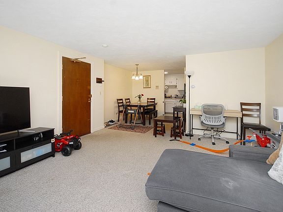 5th image of 773 Massachusetts Ave APT B9