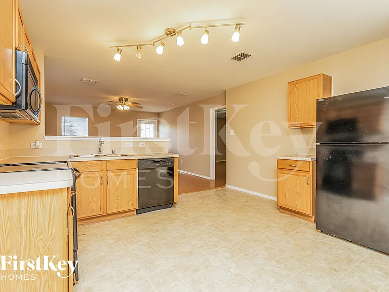 2015 Angel Way — Photo 9