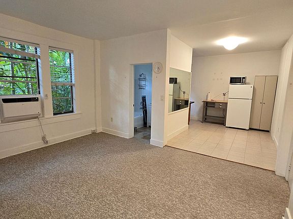 5th image of 2401 Overbrook St APT 206