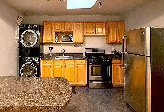 3rd image of 810 De Kalb Ave #2F
