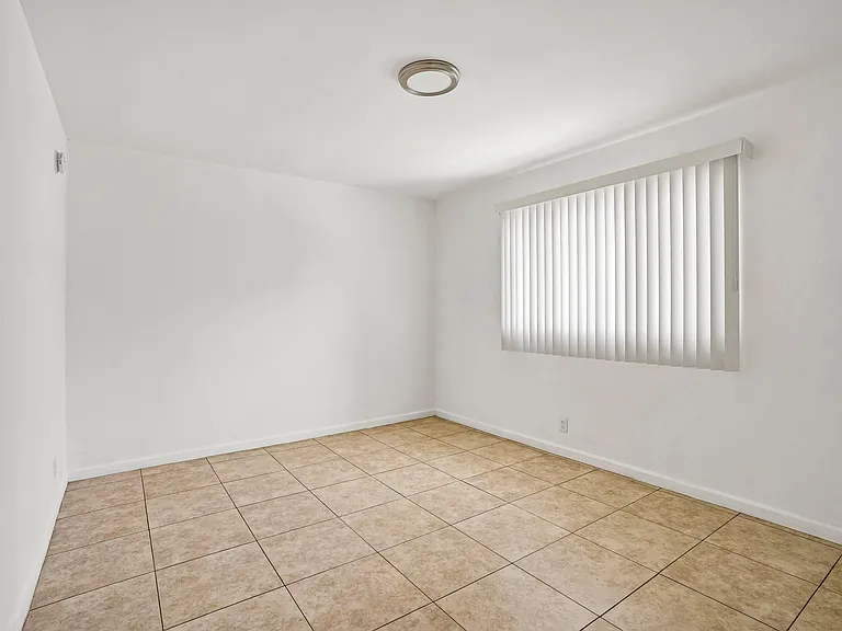 3867 Potomac Ave. — Photo 35