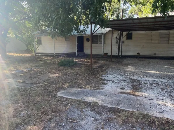600 NE 2nd St, Cross Plains, TX 76443