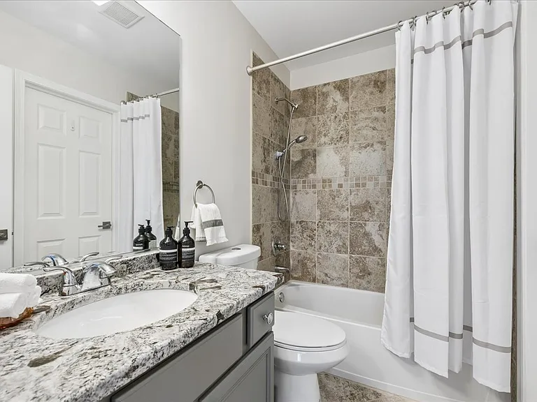 1863 Admiral Ct #1863 — Photo 24