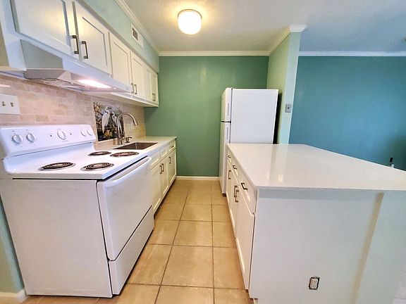 4th image of 580 Pleasure Island Blvd #218