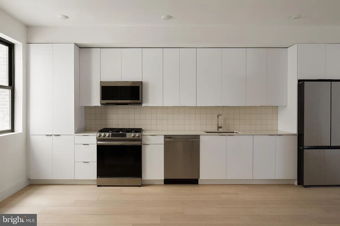 2 bed, 1100 sqft, $2,400 — Photo 4