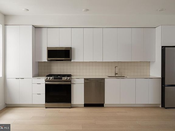 4th image of 2007 Cambridge St #9