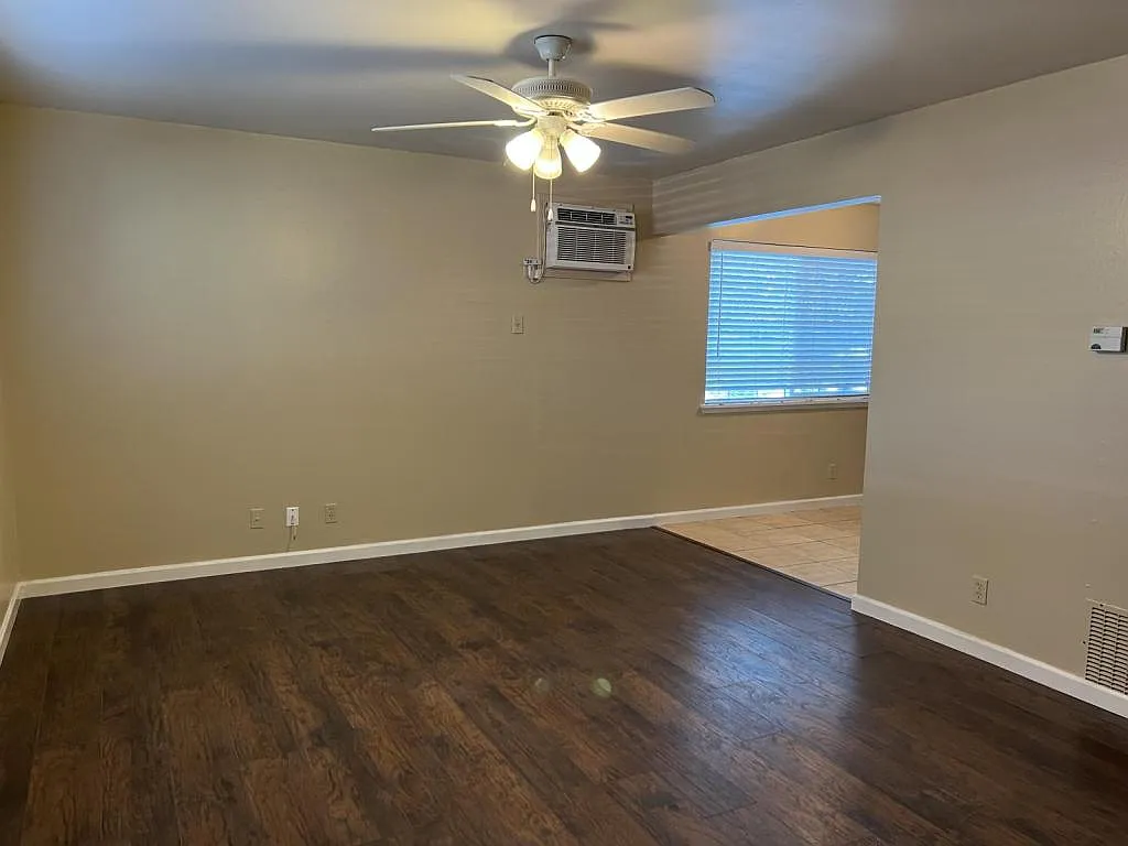 Building Photo - 2791 Manor Dr