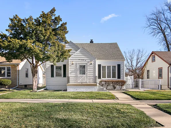 372 S Center Ave, Bradley, IL 60915