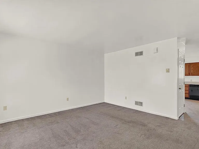 417 N Market St — Photo 3