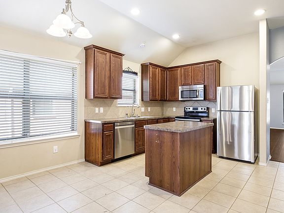 5th image of 5209 Bear Valley Dr