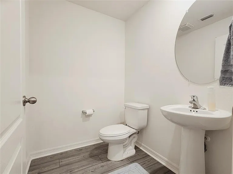 1679 Wynford Cir — Photo 5