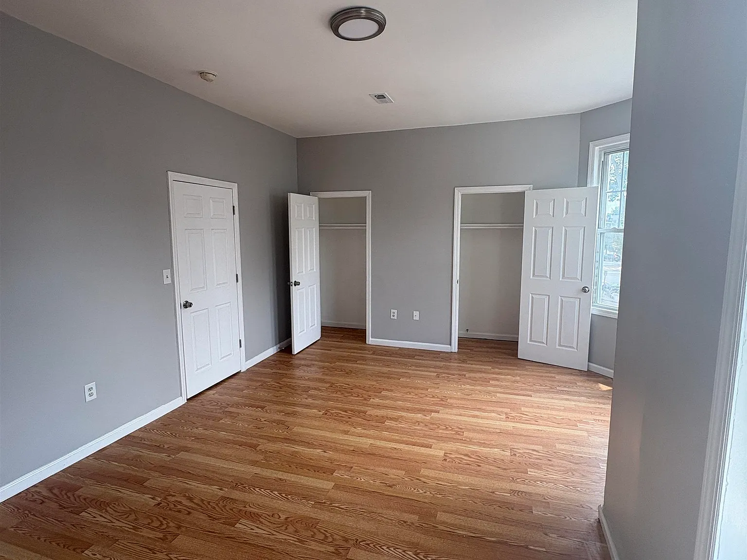 2 bed, 1.0 bath, $2,400 — Photo 4